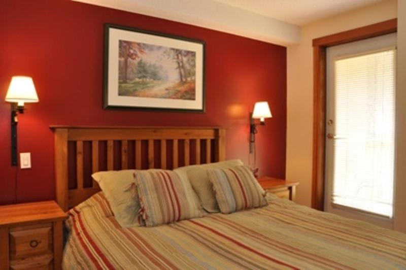 Fireside Lodge Sun Peaks Room photo
