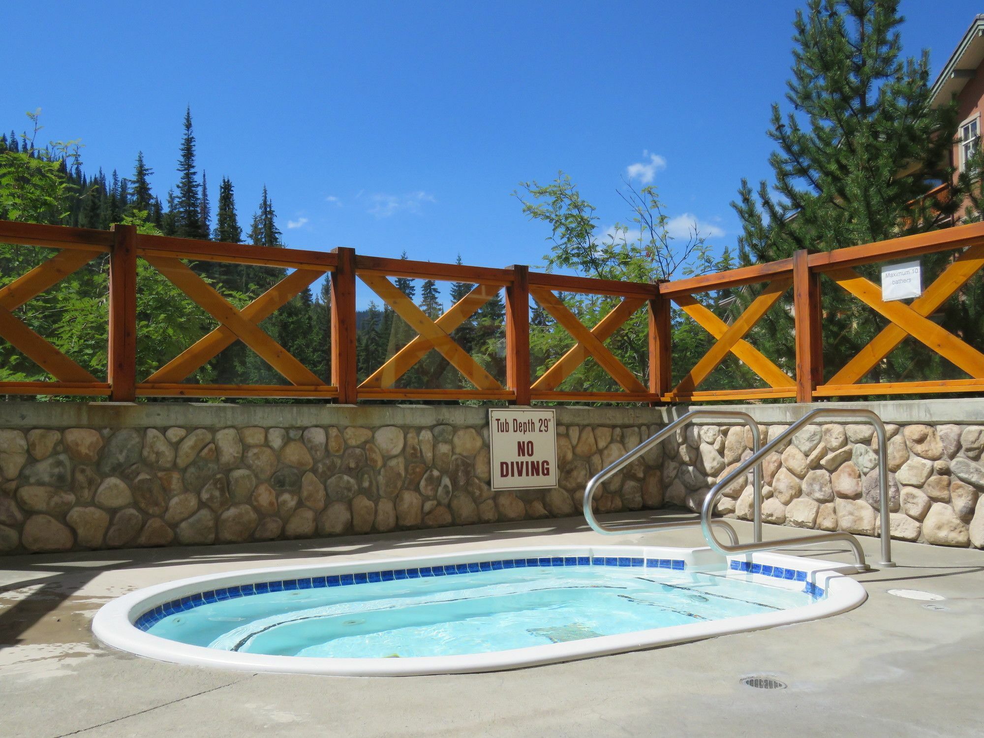 Fireside Lodge Sun Peaks Exterior photo